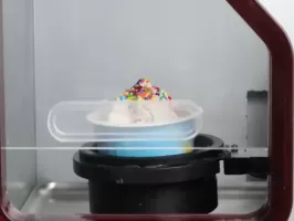 Как торговая машина для мороженого делает мороженое